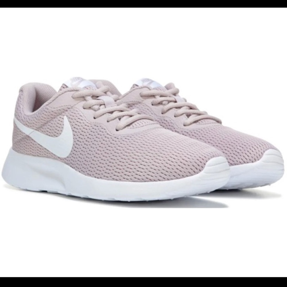 🎉🔹SOLD🔹🎉Women’s Nike Tanjun Sneaker
